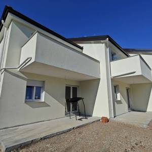 RIJEKA, ŠKURINJE - Krajnja kuća u nizu s tri sobe