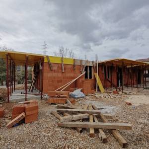 RIJEKA, ŠKURINJE - Kuća u nizu u roh-bau fazi, krajnja