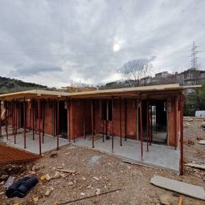 RIJEKA, ŠKURINJE - Kuća u nizu u roh-bau fazi, krajnja