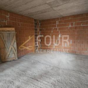 Rijeka, Srdoči, novogradnja, etaža, 3s+db, balkon, okućnica