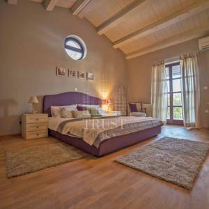 Romantičnaistarska vila sa bazenom i 1900 m2 vrta, 2 km od mora