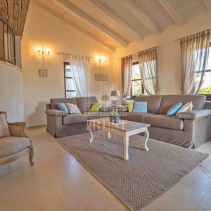 Romantičnaistarska vila sa bazenom i 1900 m2 vrta, 2 km od mora