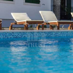 Romantičnaistarska vila sa bazenom i 1900 m2 vrta, 2 km od mora