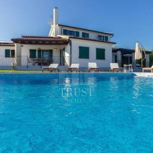 Romantičnaistarska vila sa bazenom i 1900 m2 vrta, 2 km od mora