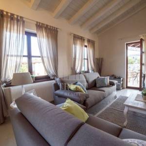 Romantičnaistarska vila sa bazenom i 1900 m2 vrta, 2 km od mora