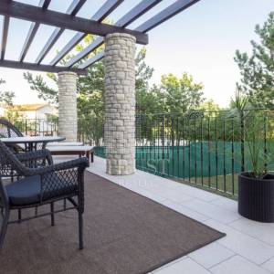 Romantičnaistarska vila sa bazenom i 1900 m2 vrta, 2 km od mora