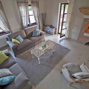 Romantičnaistarska vila sa bazenom i 1900 m2 vrta, 2 km od mora