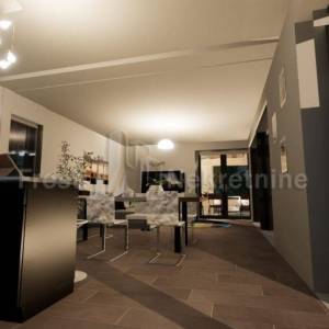 ROVANJSKA - PRVI RED DO MORA -  212 m2