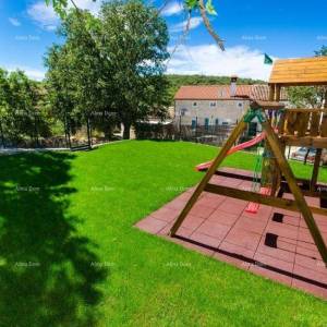 ROVINJ (okolica) - Blze Kanfanaru. Autentična kamena kuća s bazenom za prodaju