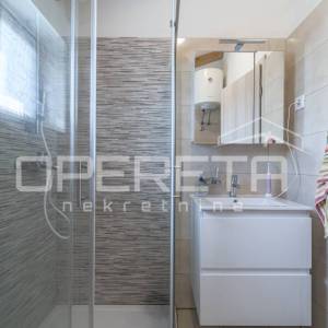 Rovinj, poljoprivredno imanje s plastenicima, gospodrskim zgradama i smještajem