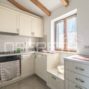 Rovinj, poljoprivredno imanje s plastenicima, gospodrskim zgradama i smještajem