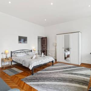 Rovinj, prvi red do mora, 2 stana u jednom