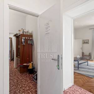 Rovinj, prvi red do mora, 2 stana u jednom