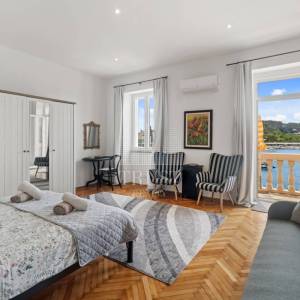 Rovinj, prvi red do mora, 2 stana u jednom