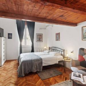 Rovinj, prvi red do mora, 2 stana u jednom