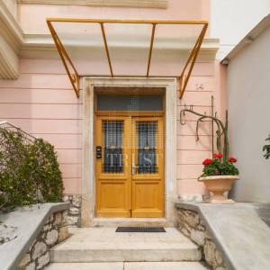 Rovinj, prvi red do mora, 2 stana u jednom