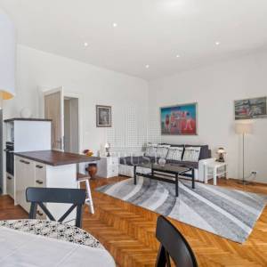 Rovinj, prvi red do mora, 2 stana u jednom