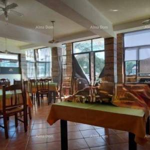 Rovinj – stambeno-poslovna zgrada s uhodanim poslovanjem