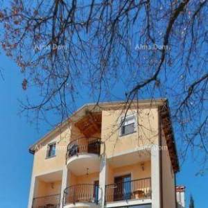 Rovinj – stambeno-poslovna zgrada s uhodanim poslovanjem