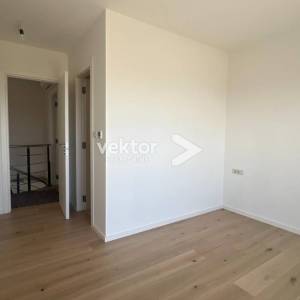 Rubeši, 3-soban s dnevnim boravkom u novogradnii s garažom i okućnicom