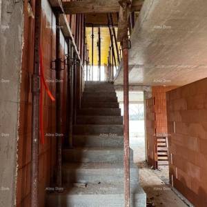 Sa bazenom! Novogradnja!  Ližnjan.