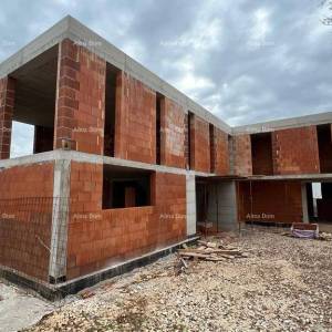 Sa bazenom! Novogradnja!  Ližnjan.