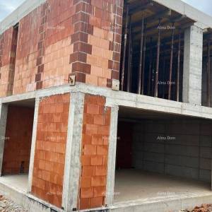 Sa bazenom! Novogradnja!  Ližnjan.