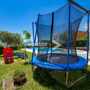 Samostojeća kuća na Marinićima, dva stana, bazen