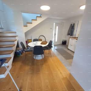 SAMOSTOJEĆA KUĆA S POMOĆNIM OBJEKTOM I PROSTRANOM OKUĆNICOM U ZAPADNOJ ISTRI