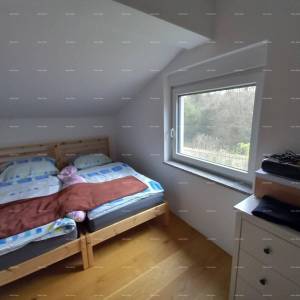 SAMOSTOJEĆA KUĆA S POMOĆNIM OBJEKTOM I PROSTRANOM OKUĆNICOM U ZAPADNOJ ISTRI