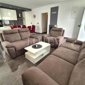 Samostojeća prizemnica s bazenom