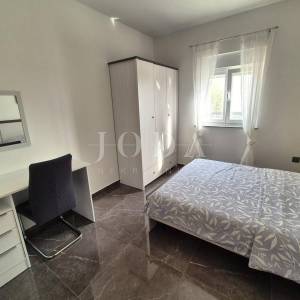 Samostojeća prizemnica s bazenom