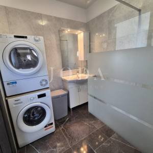 Samostojeća prizemnica s bazenom