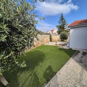 Samostojeća prizemnica s bazenom