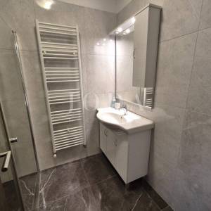 Samostojeća prizemnica s bazenom