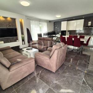 Samostojeća prizemnica s bazenom