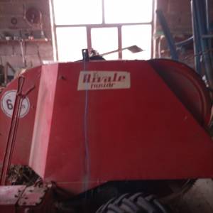 Samoutovarna prikolica za sijeno, balirka niskotlačna i puhalnik