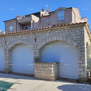 Šarmantna kuća u Banjolama, blizu mora i centra, idealna za obitelj ili vikendicu