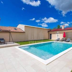 Savičenta, prekrasna moderna prizemnica s bazenom