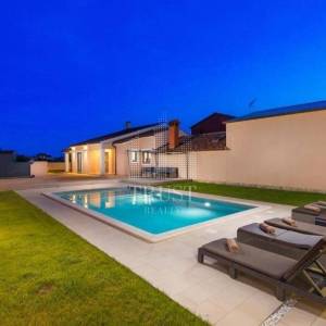 Savičenta, prekrasna moderna prizemnica s bazenom