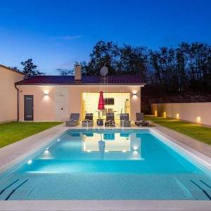 Savičenta, prekrasna moderna prizemnica s bazenom