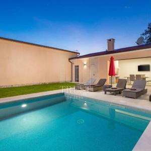 Savičenta, prekrasna moderna prizemnica s bazenom