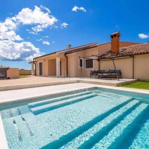 Savičenta, prekrasna moderna prizemnica s bazenom