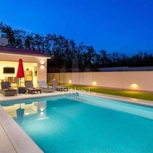 Savičenta, prekrasna moderna prizemnica s bazenom