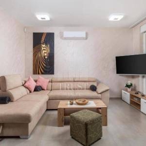 Savičenta, prekrasna moderna prizemnica s bazenom