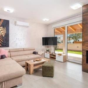 Savičenta, prekrasna moderna prizemnica s bazenom