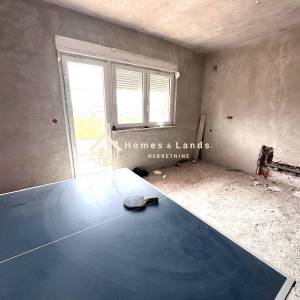 Sesvete,Lužan,kuća 3-katnica nedovršena 163m2 s garažom i okućnicom