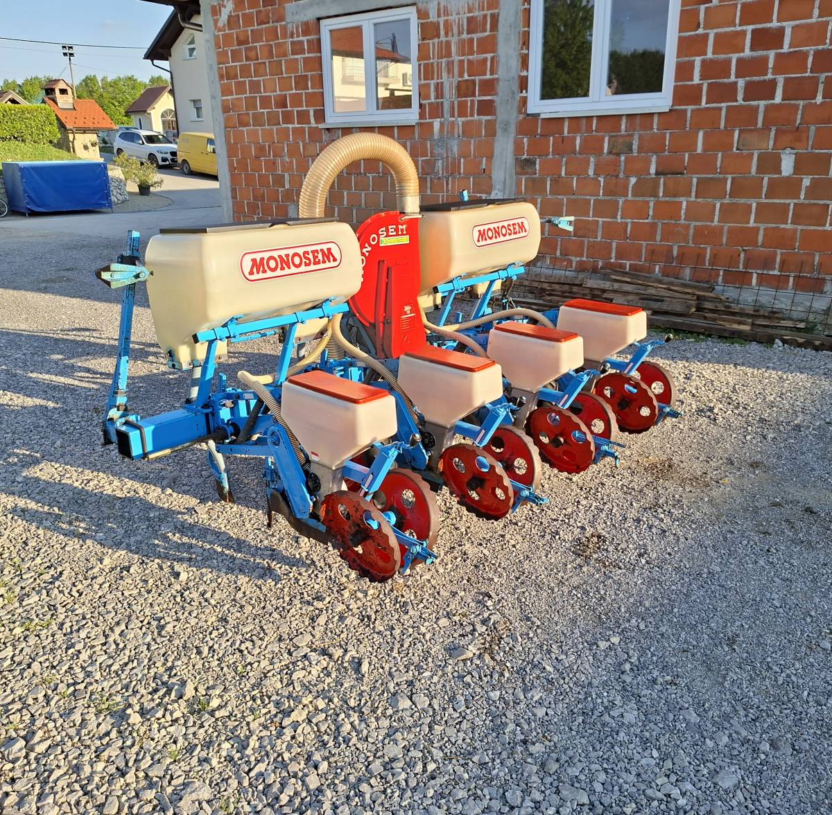 Sijačica za kukuruz MONOSEM PNU