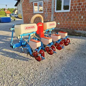 Sijačica za kukuruz MONOSEM PNU