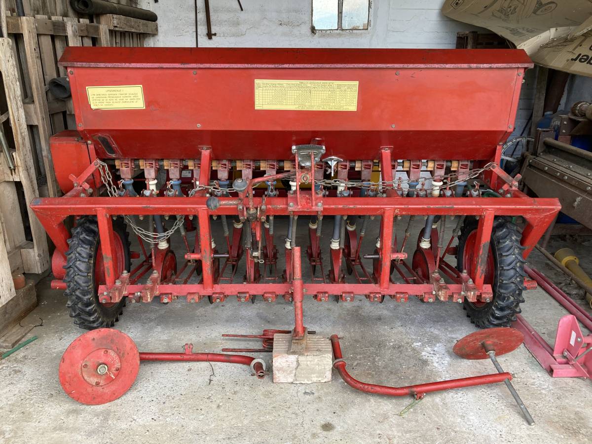 Sijačica za pšenicu i žito IMT 15 redova